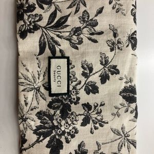 Gucci Beauty Tan Black Floral Magnet Makeup Bag